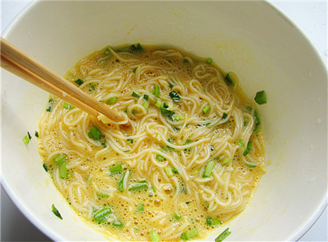 面条怎么做早餐饼,面条饼怎么做简单又好吃