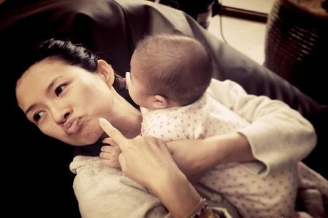 宝宝爱打脸是什么心理,宝宝为什么老是打自己的脸