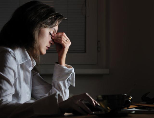 老年斑一刮就干净,年轻人起了老年斑是什么原因