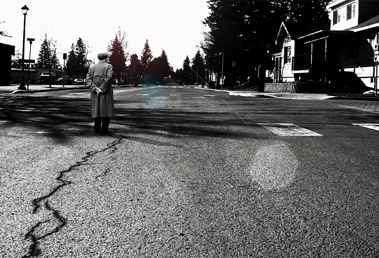 遇到心理问题可拨打心理咨询热线,内向的人去心理咨询一般问什么