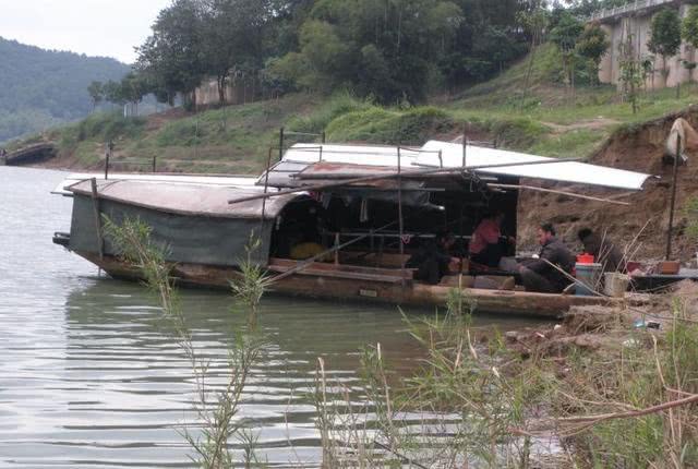 钓鱼大铁钩捕鱼技巧,捕鱼古老方法钓鱼