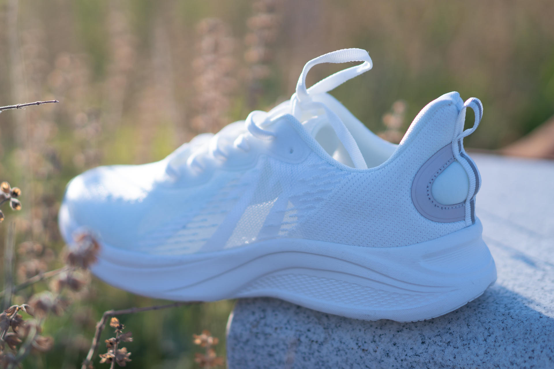 穿着变色鞋子是什么体验?——良计光变色鞋开箱