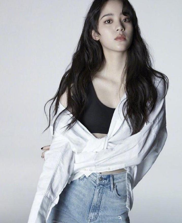 张天爱黄色露背吊带装,张天爱小背心吊带露肩写真