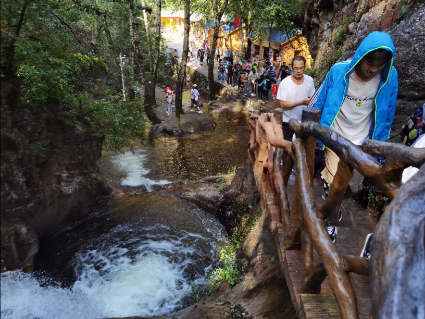 吃在驼梁，体验舌尖上的味道/郝贵云