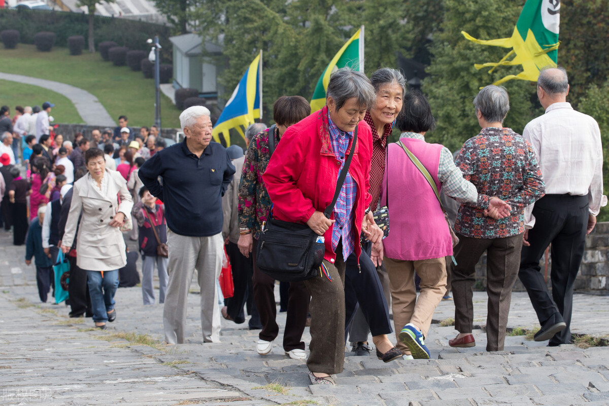 重阳节的风俗活动及养生知识,九月九日重阳节各地习俗有哪些