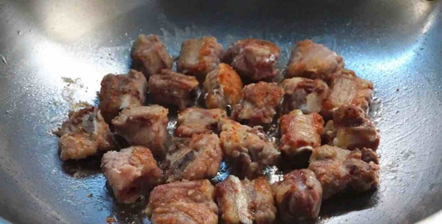 炖肉撇去浮沫水还用换吗,炖肉如何撇浮沫