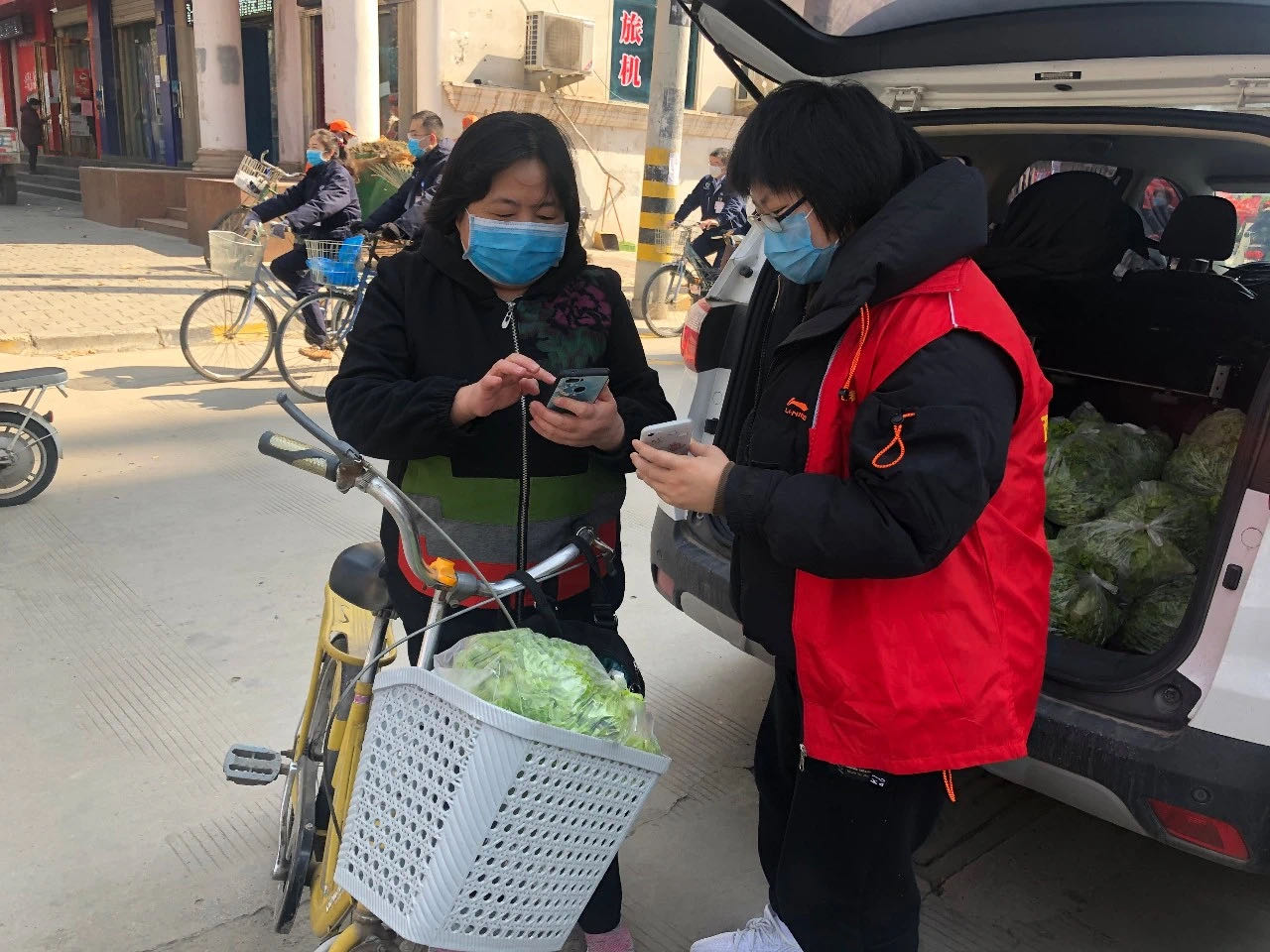 西安市阎良区|“红色跑腿小分队”线上线下发力助农