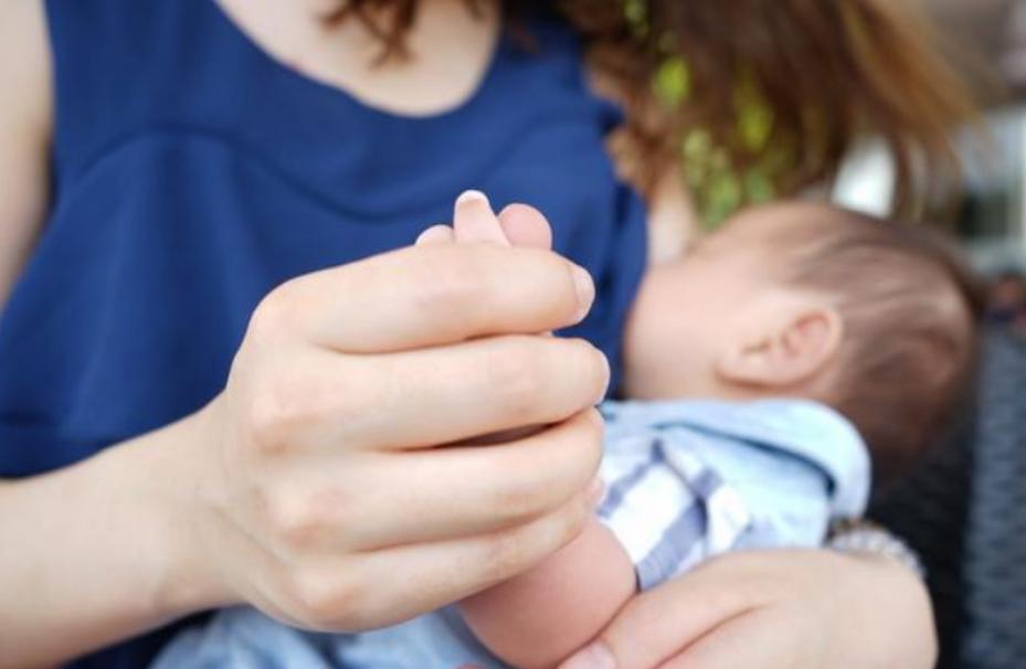 宝妈攒200袋母乳被婆婆扔掉,宝妈囤了200袋奶乳被婆婆偷偷倒掉