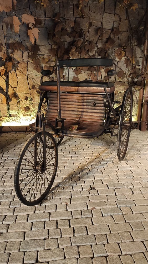 奔驰一号是世界上第一辆汽车吗,人生第一辆车奔驰s级