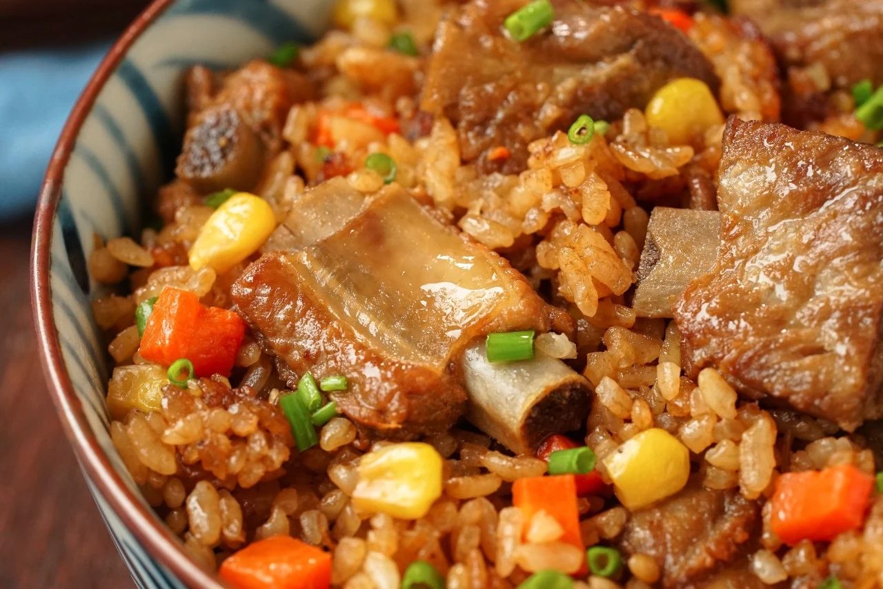 冬天就要吃热乎乎的糯米饭,全家人都能吃的电饭煲焖饭