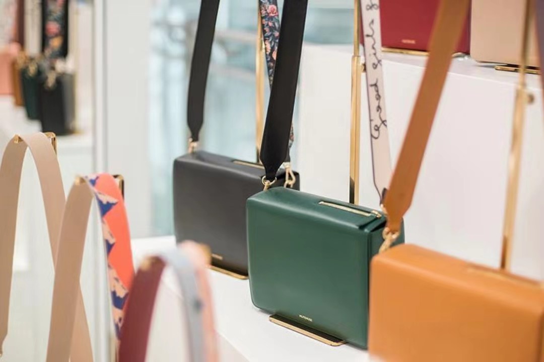 泫雅同款包包有哪些,刘寅娜金高银