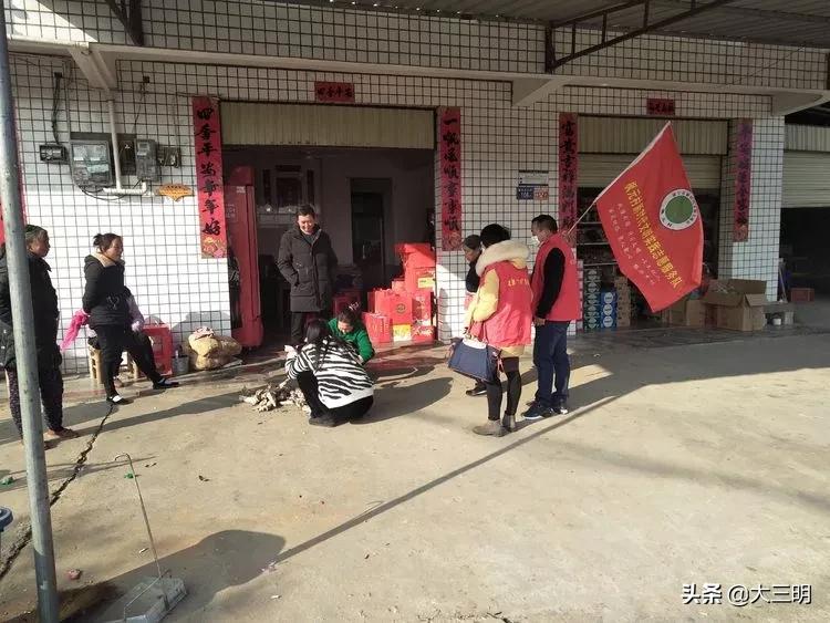 一抹志愿红齐心协力抗疫情,一抹志愿红温暖居民心