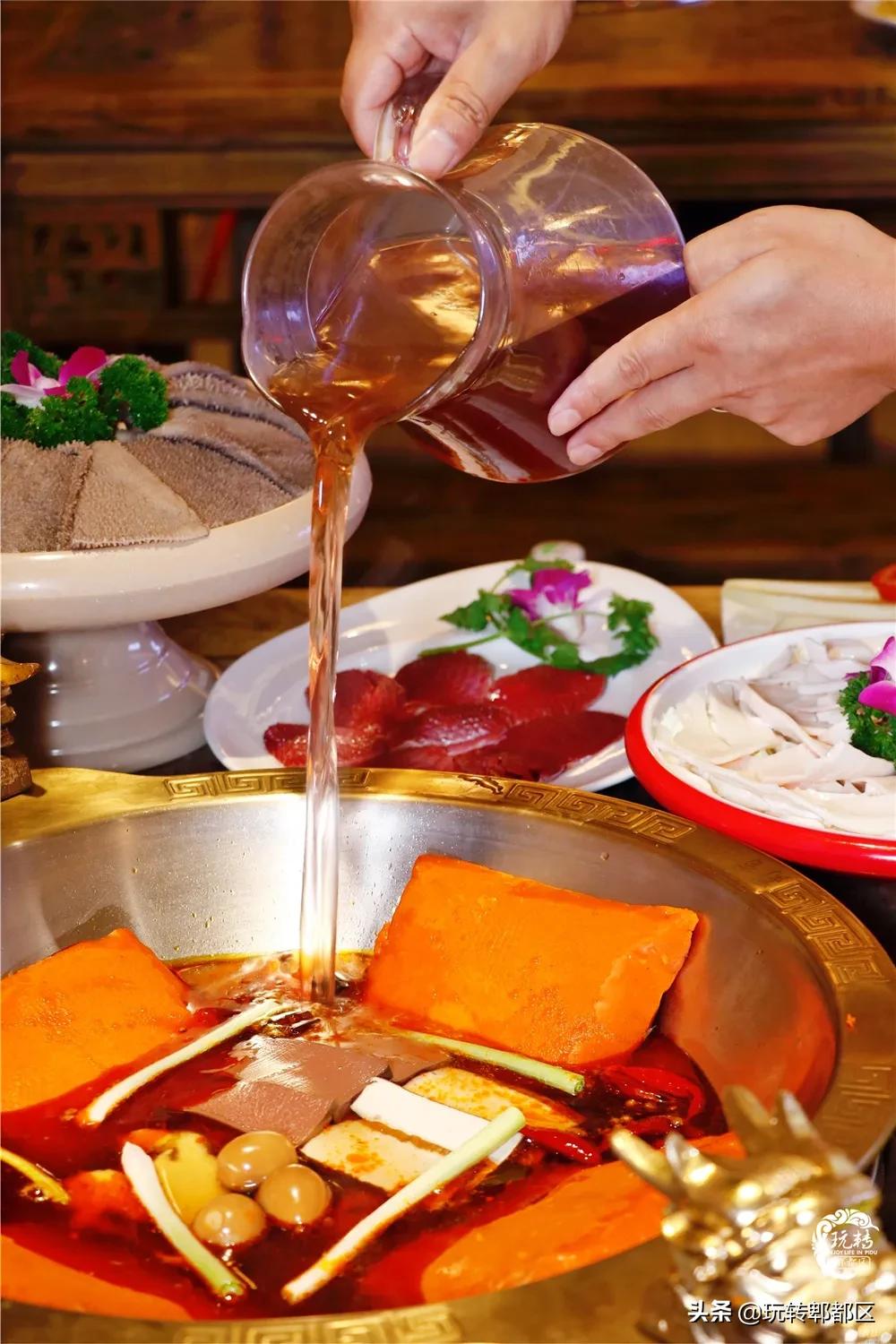 日均爆排1000+！壕涮八道硬核招牌，明星接连翻牌的巴蜀火锅来了