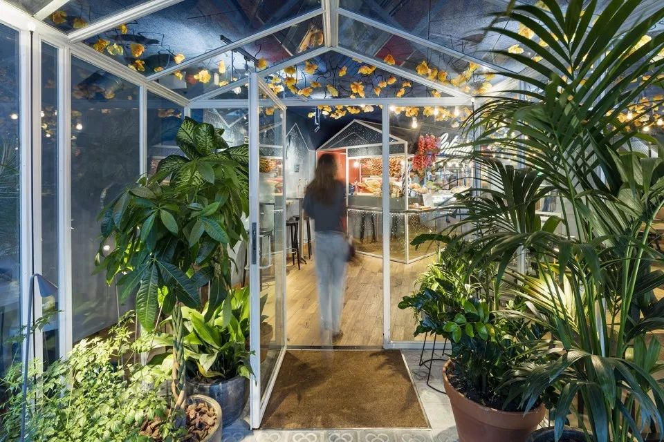 经济下行期影响鲜花生意吗,经济下行艺术行业