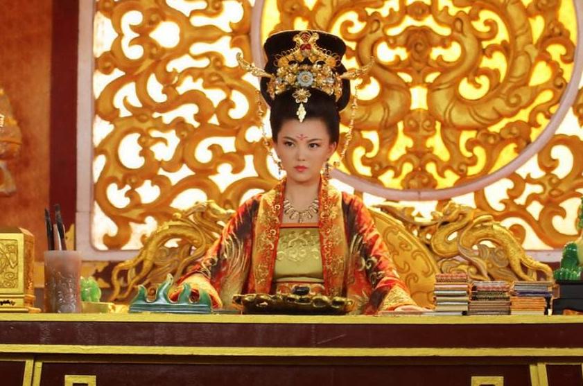 一代女皇武则天无字碑之谜,在无字碑上对武则天作全面评价