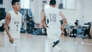 新·十六强齐亮相高中赛场惊现*力暴**隔扣丨18-19耐克高中联赛