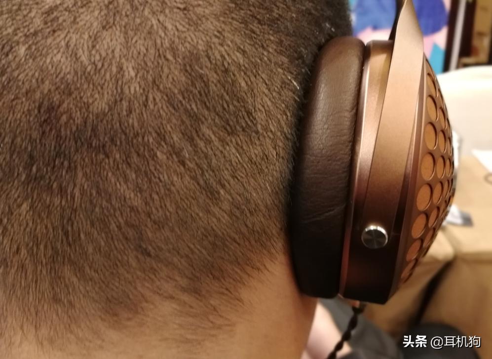 一副封闭版乌托邦耳机——法国劲浪新品高端头戴耳机Stellia简评
