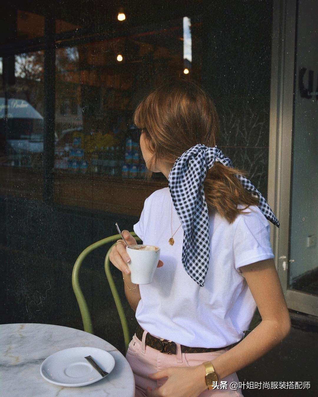 丝巾怎么选颜色高贵优雅百搭,怎样选最好质量的丝巾好看又洋气