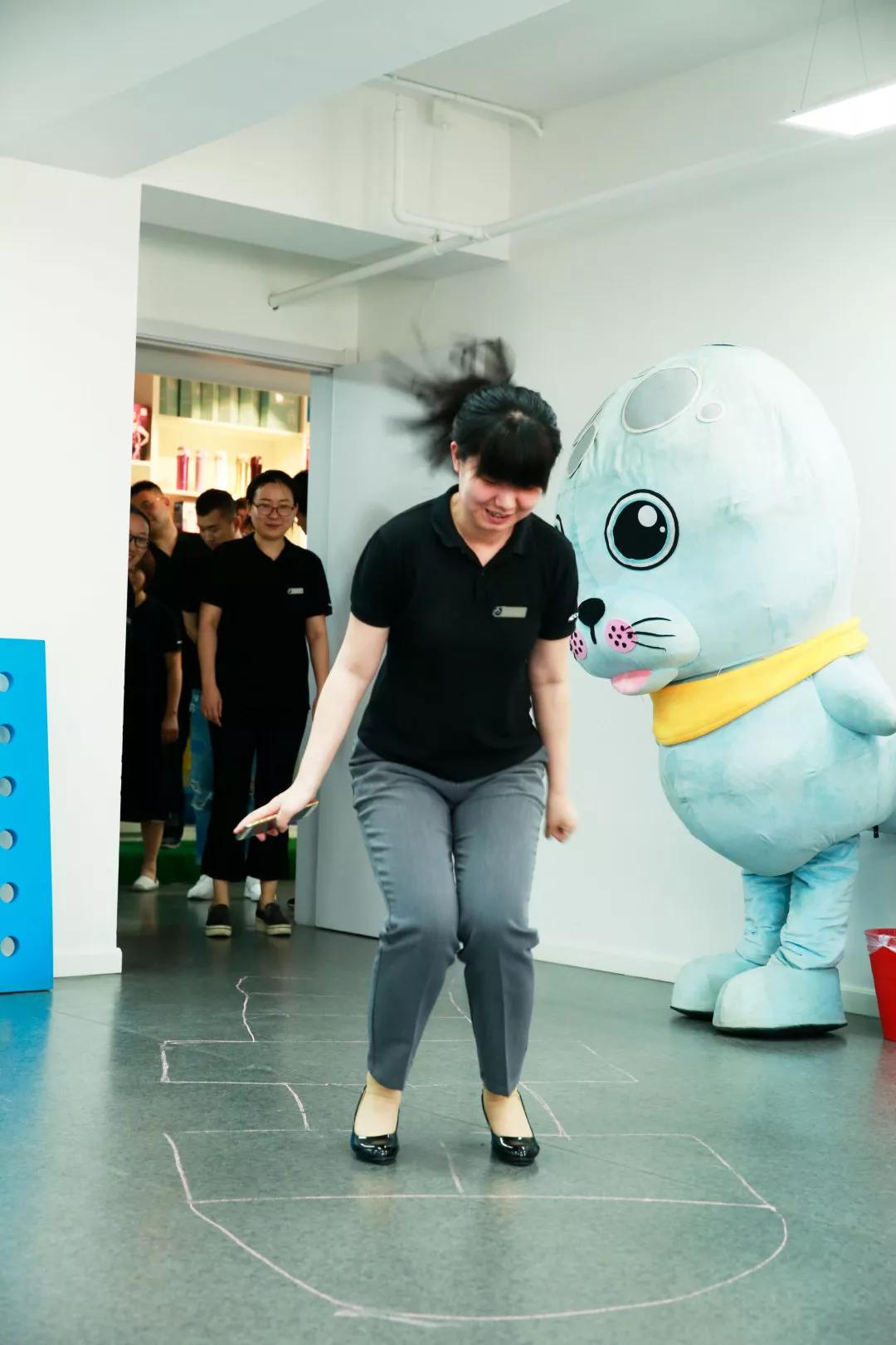 只有越来越强大才能越相信童话,只有越来越强大才能越战越勇