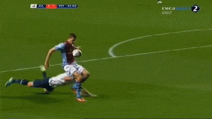 足球场上搞笑瞬间女裁判,足球场上的搞笑瞬间图片