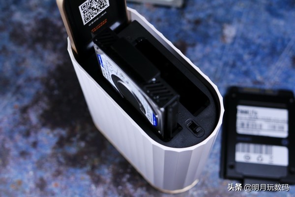 有了联想个人云,没有网盘也能随时随地轻松存取、分享数据