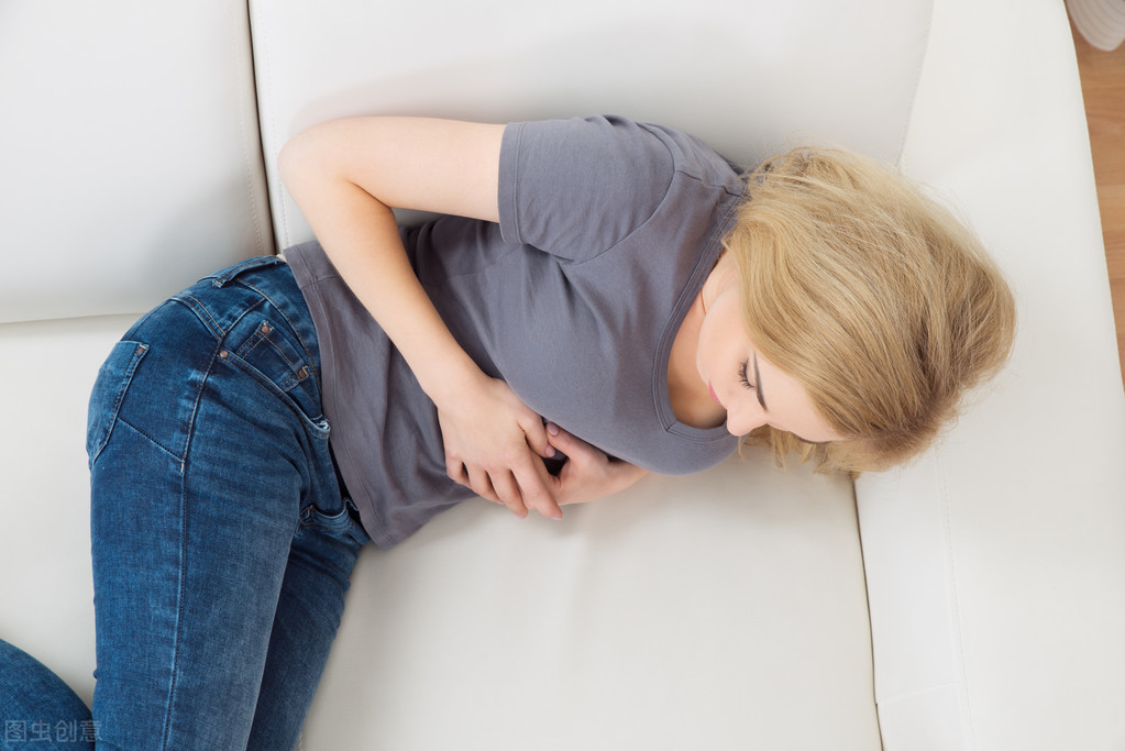 25岁女子呕吐不止,女性无明显诱因反胃呕吐