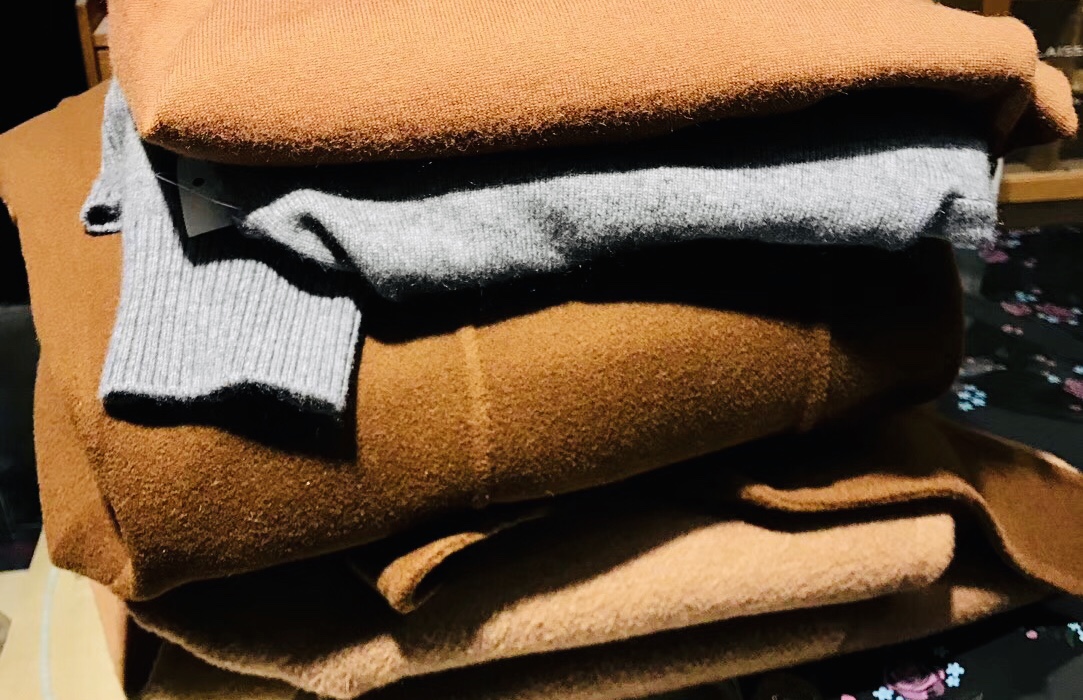 不同面料的衣服褶皱,有褶皱的衣服面料