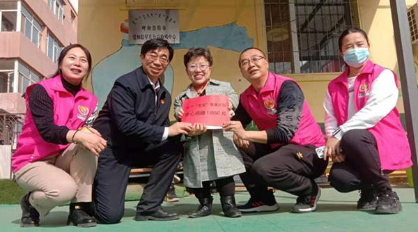 慈善走进爱加倍紫丁香助力星星们的家