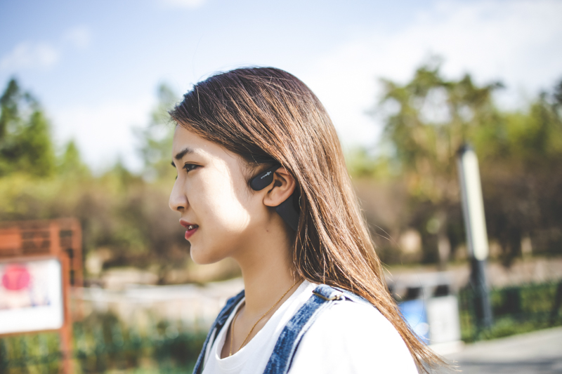 边洗澡边听歌费不费电量,边洗澡边听歌有什么后果