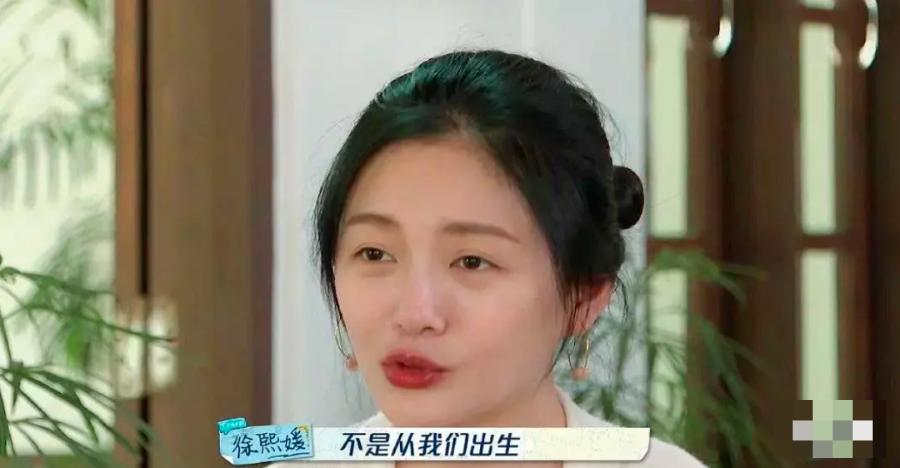 贵圈最大pua阴谋？小花被亲姐*脑洗**30年，还蒙在鼓里…