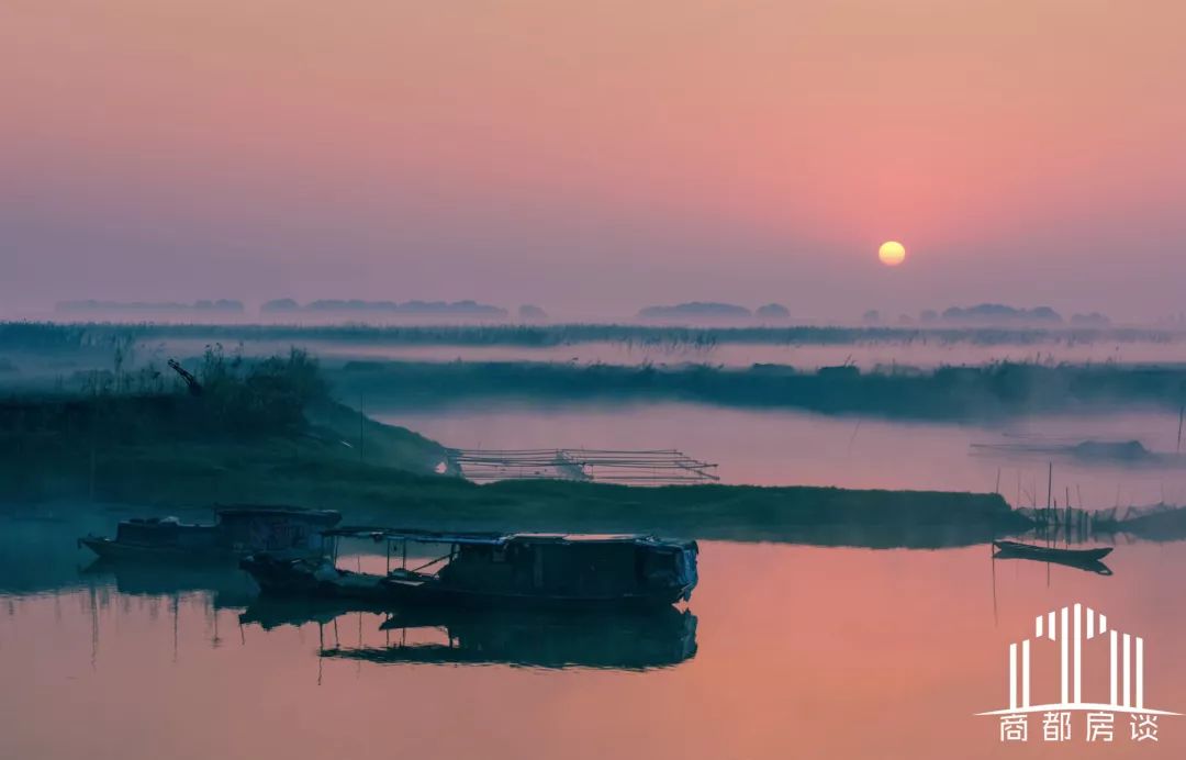 依水而眠只在江南水乡?也许,倾尽心力的内陆湖景更胜一筹