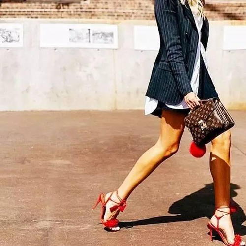 包包推荐小众高级感邮差包,经典时尚百搭邮差包