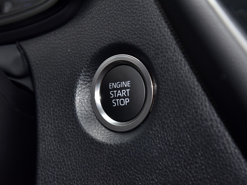 卡罗拉开车体验,丰田卡罗拉5000公里维护