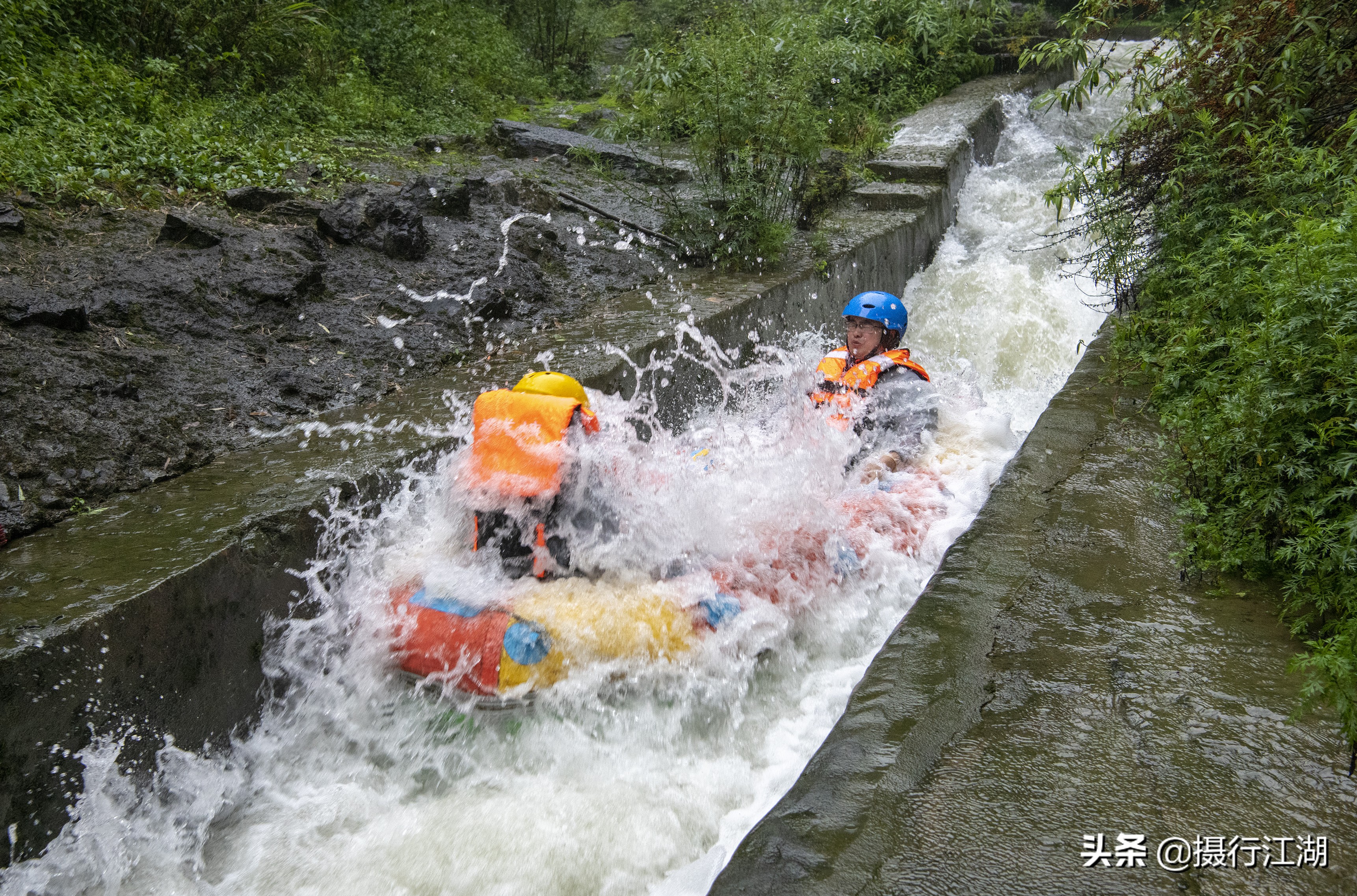 避暑秘境神龙峡，在飞瀑流泉的原始谷底来一场随遇而安的漂流