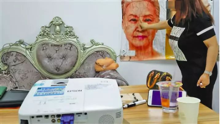 2.5亿脱发人口造就百亿植发生意，不过，动刀的可能是3天速成医师