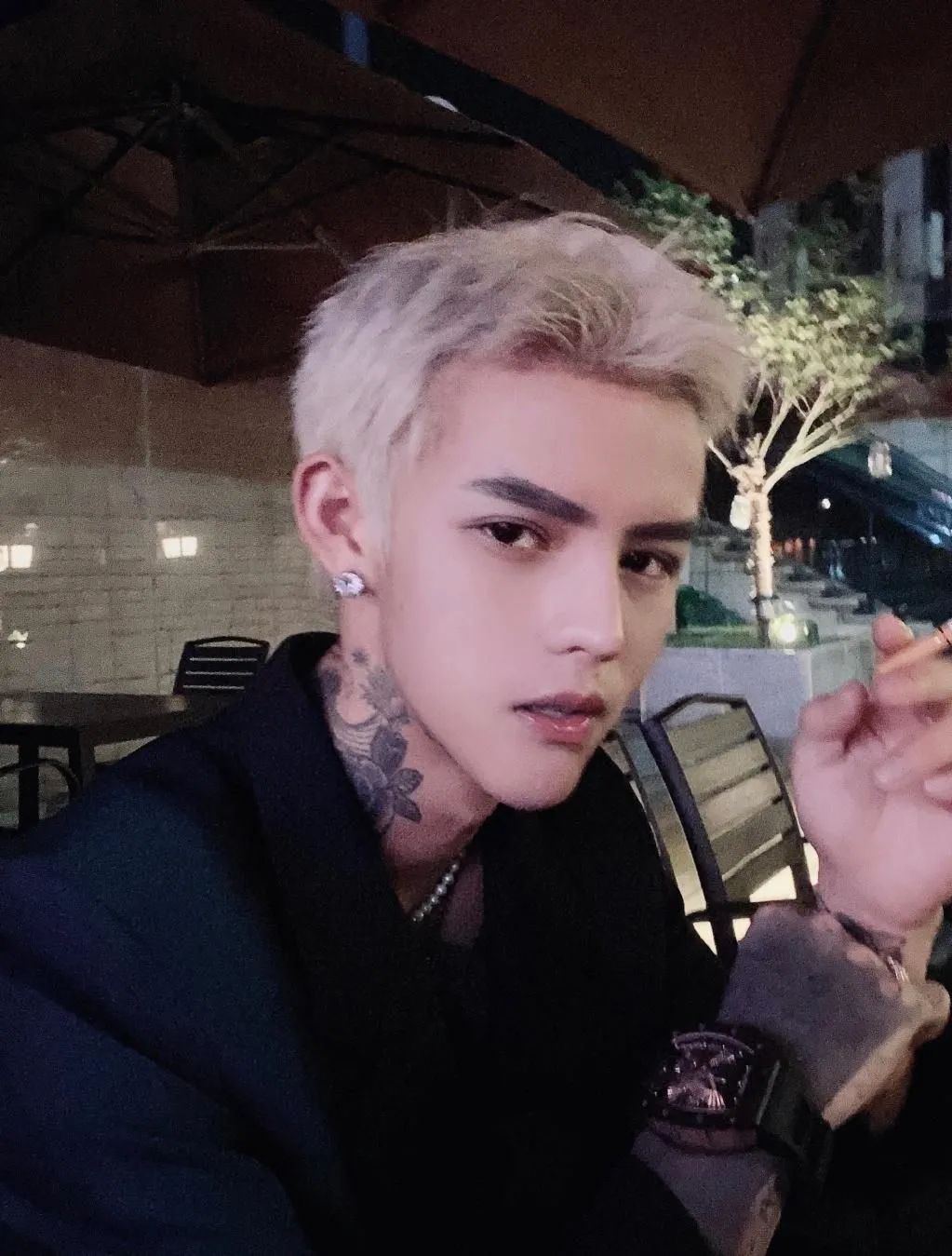 脚有洁癖，和牛屎自拍，公然卖假货，这些作死网红是时候该整治了