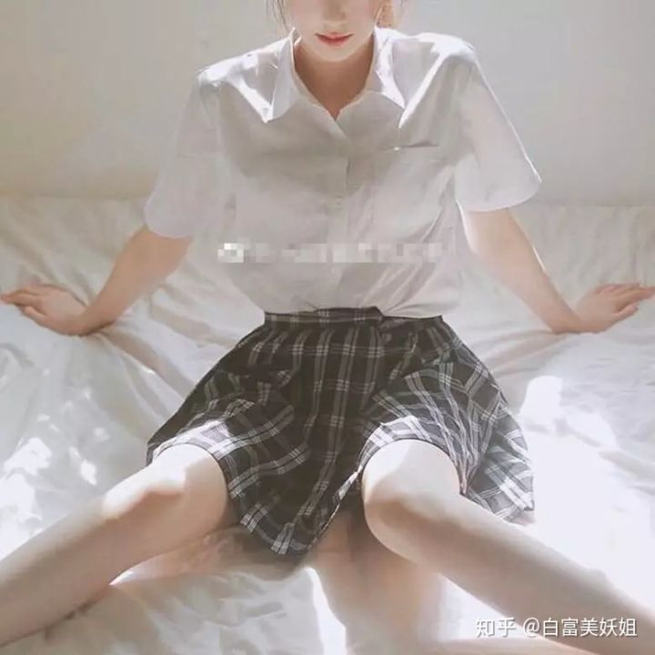 小红书上晒奢侈品的女孩为什么那么多？