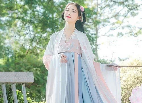 为什么男生穿汉服的这么少,为什么穿汉服的人这么多