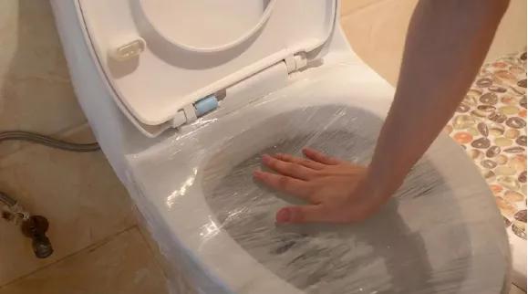 抽水马桶堵塞最快的疏通方法,生活小妙招厕所马桶堵塞疏通方法