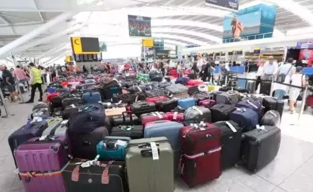 中国游客泰国被警察带走,入境泰国的中国游客