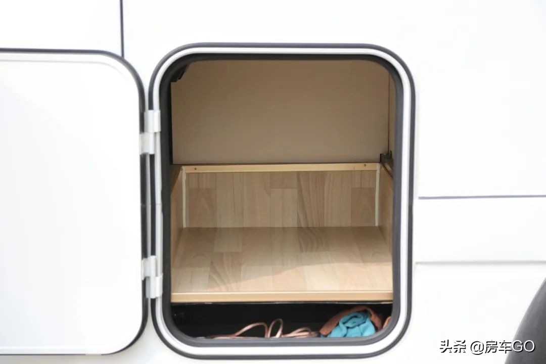 2.0t自动挡四驱越野房车13万左右,2.0t发动机8at轻卡房车