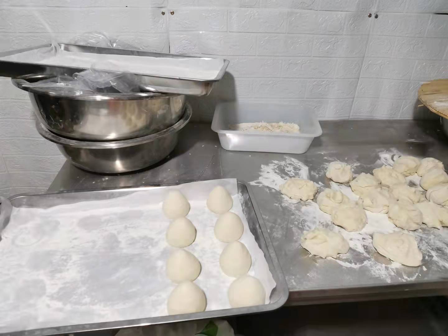 怎样蒸老面馒头才好吃,正宗老面馒头怎么做才松软蓬松