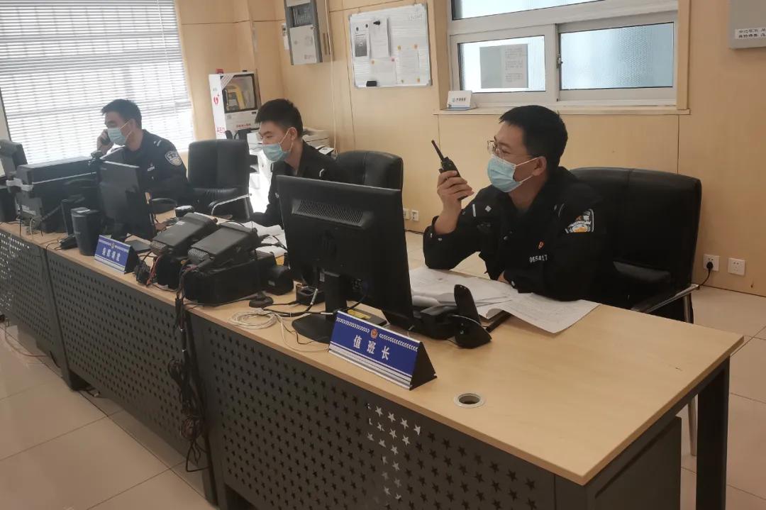 民警在岗位上祝福祖国繁荣昌盛,祝福祖国的守护者平安快乐