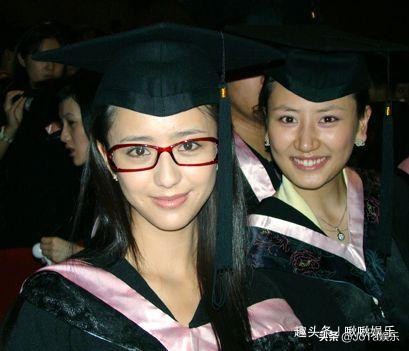 郑爽、刘诗诗、迪丽热巴等女星戴眼镜——这就是明星跟素人的差别