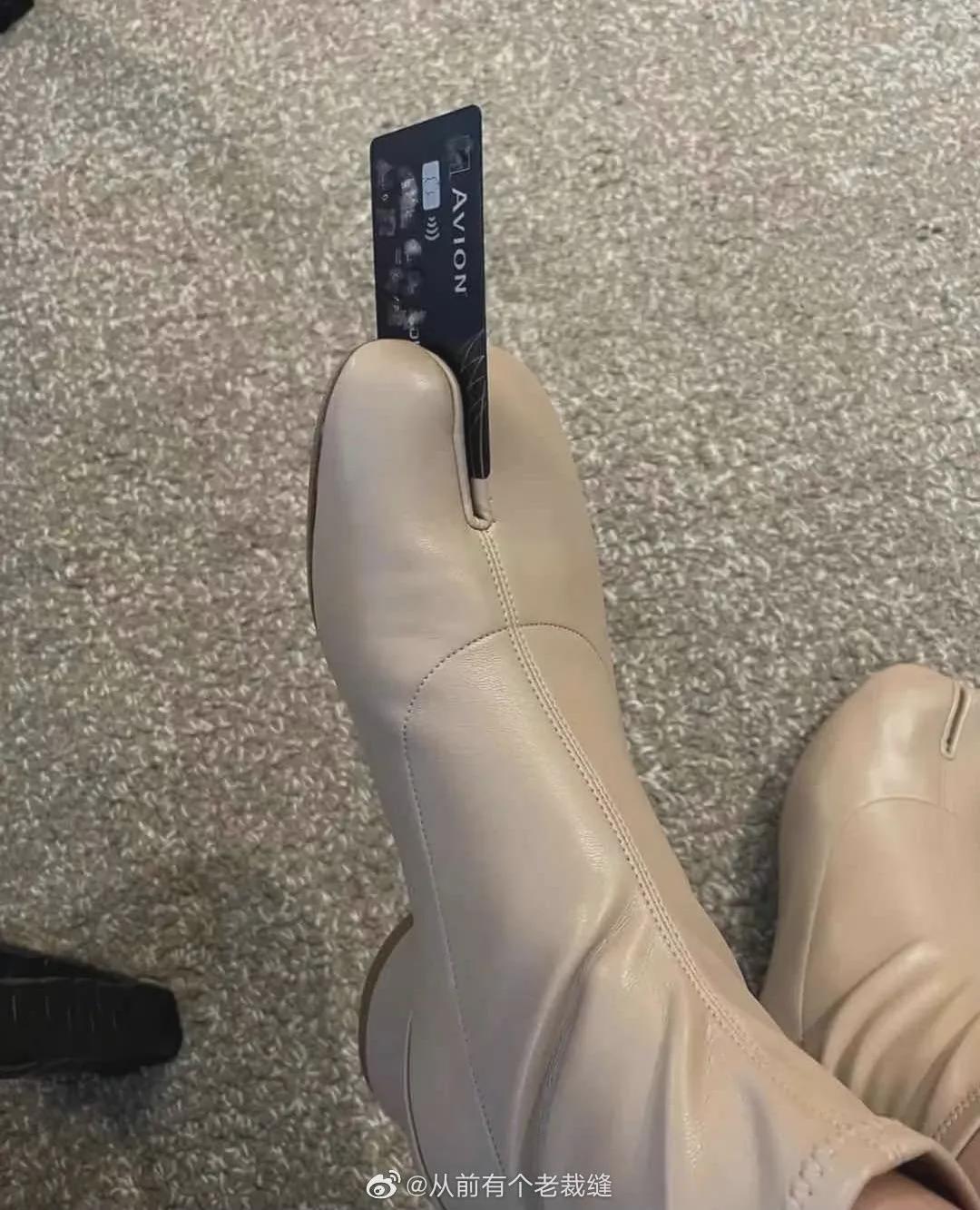 花5000块钱买个猪蹄子鞋穿,我已经跟不上潮流了…