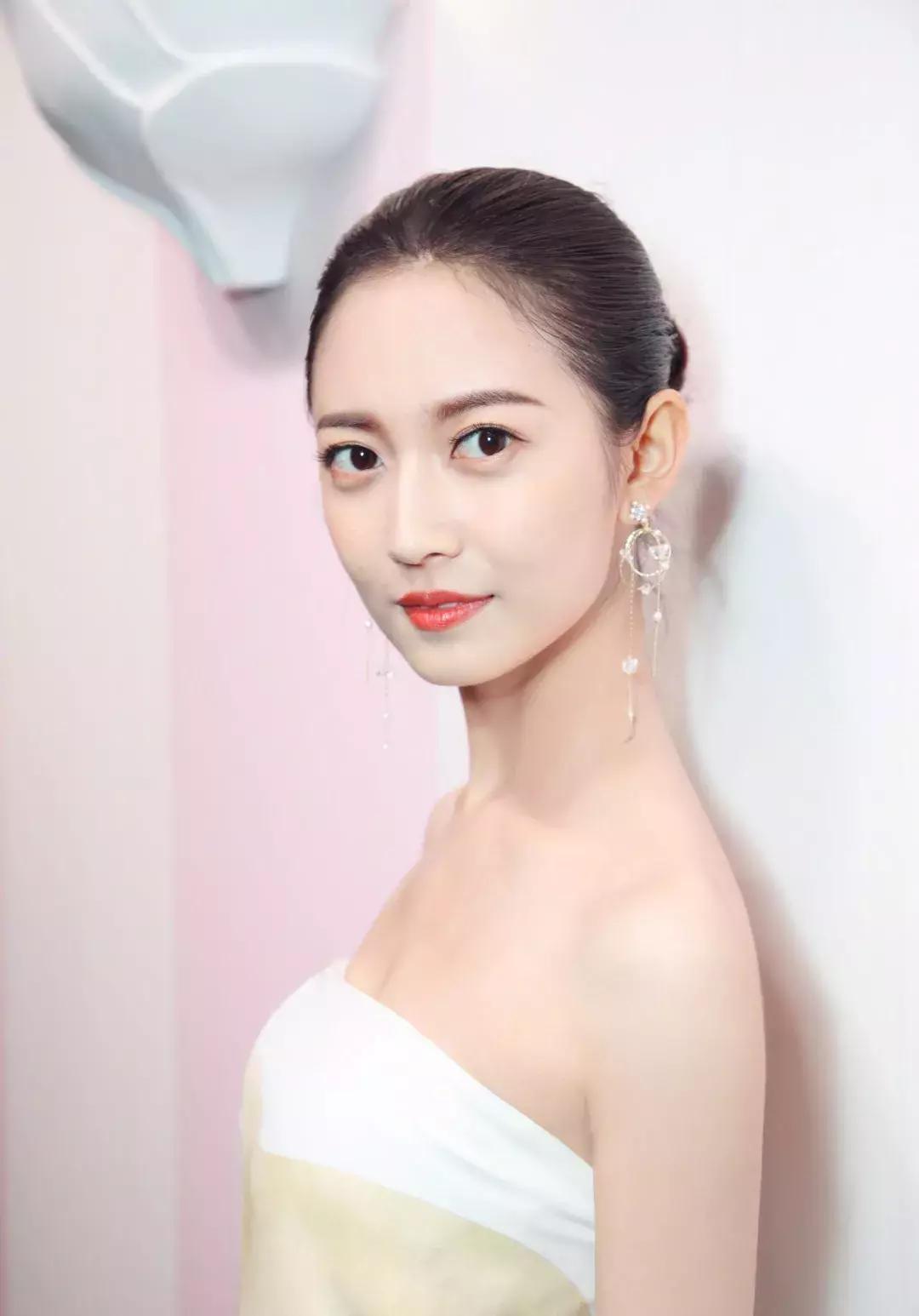 吹爆Angelababy、孟美岐的时装周生图,奶油肌用这些气垫打造