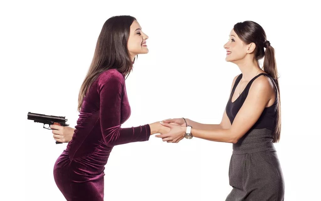 职场当中遇到太自私的同事怎么办,职场上碰到占便宜的同事怎么治他