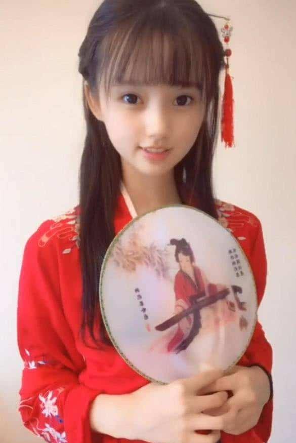 前有赛高酱,后有裴佳欣,蔡萝莉处境艰难,一姐位置或将拱手让人