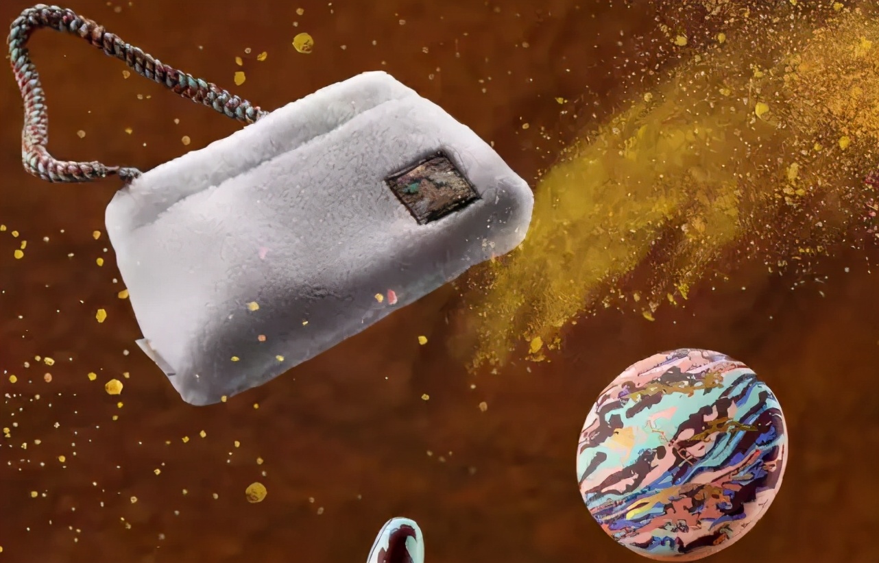 在李宁你不光能买到百纳配色弧ACE，甚至还能买到MAC彩妆