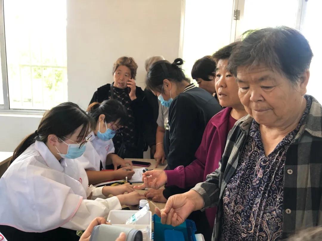 关爱健康公益报道,关爱市民健康义诊活动